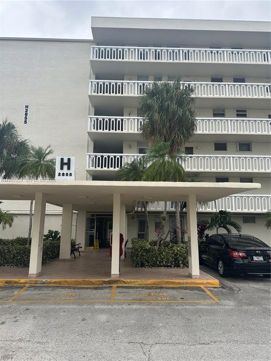 For Sale: $145,000 (1 beds, 1 baths, 763 Square Feet)