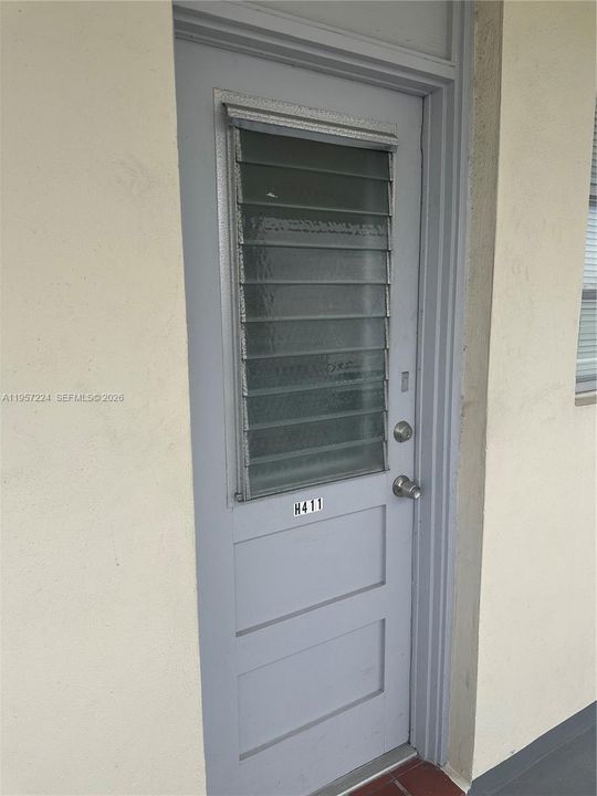 For Sale: $145,000 (1 beds, 1 baths, 763 Square Feet)