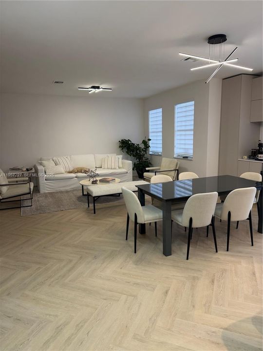 Active With Contract: $785,000 (5 beds, 3 baths, 2355 Square Feet)