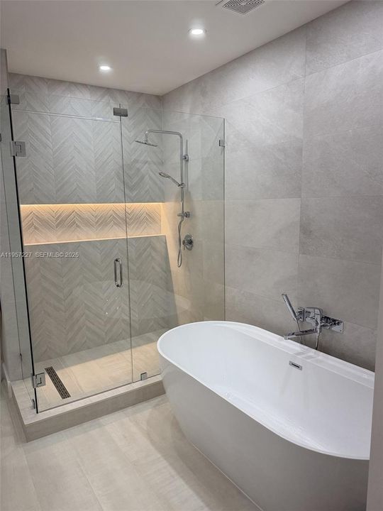 Active With Contract: $785,000 (5 beds, 3 baths, 2355 Square Feet)