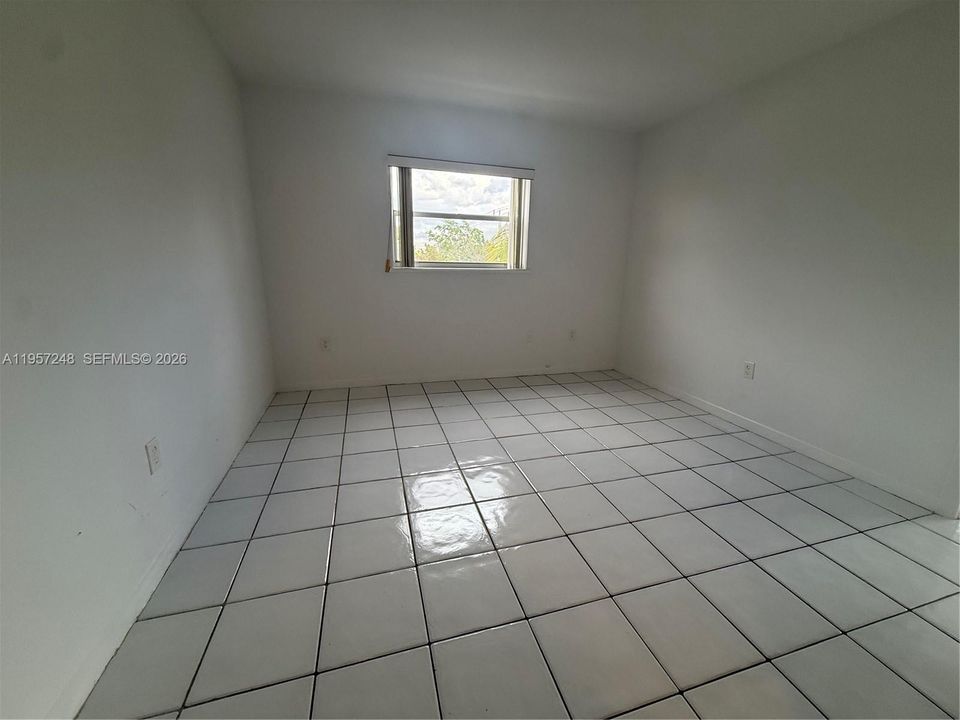 For Sale: $350,000 (1 beds, 2 baths, 608 Square Feet)