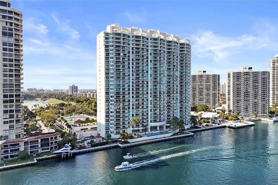 Vendido Recientemente: $1,635,000 (3 camas, 3 baños, 3264 Pies cuadrados)