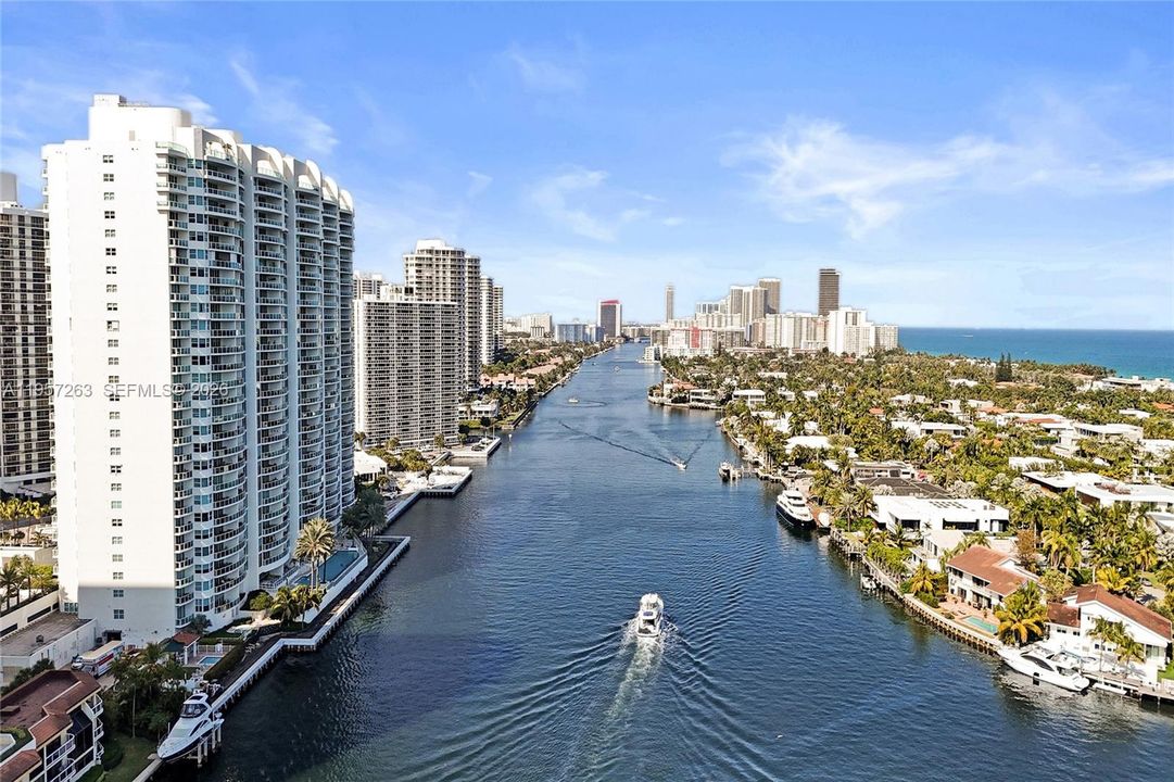 Vendido Recientemente: $1,635,000 (3 camas, 3 baños, 3264 Pies cuadrados)