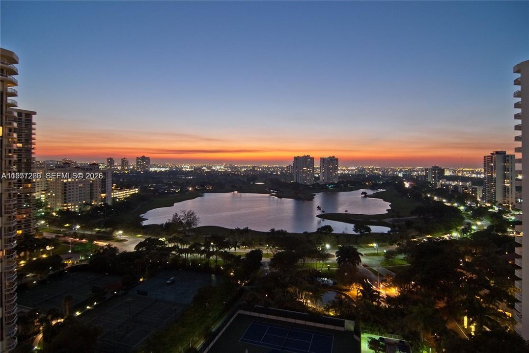 Night view of the lake.