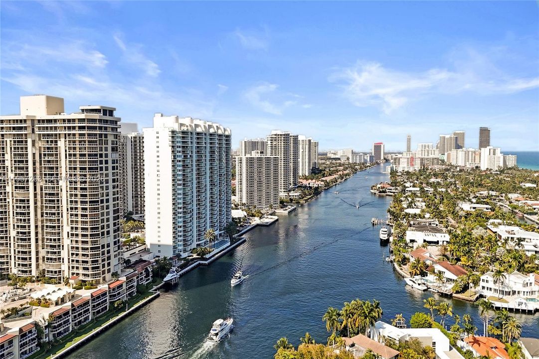 Vendido Recientemente: $1,635,000 (3 camas, 3 baños, 3264 Pies cuadrados)