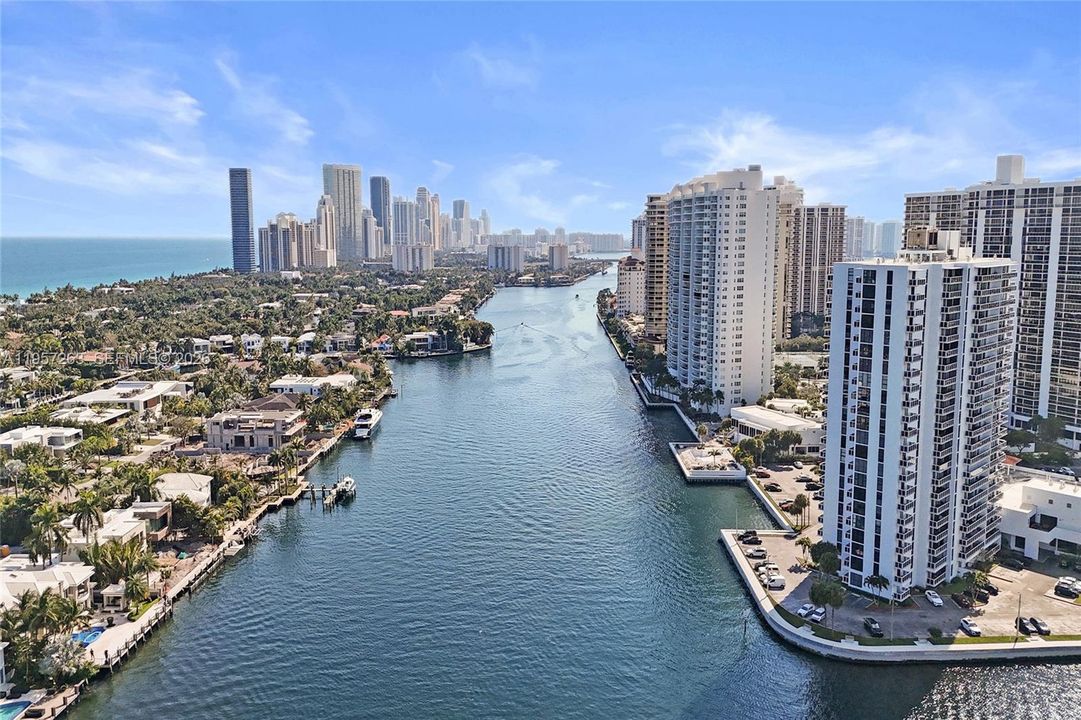 Vendido Recientemente: $1,635,000 (3 camas, 3 baños, 3264 Pies cuadrados)