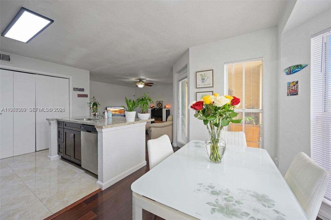 For Sale: $187,000 (1 beds, 1 baths, 950 Square Feet)
