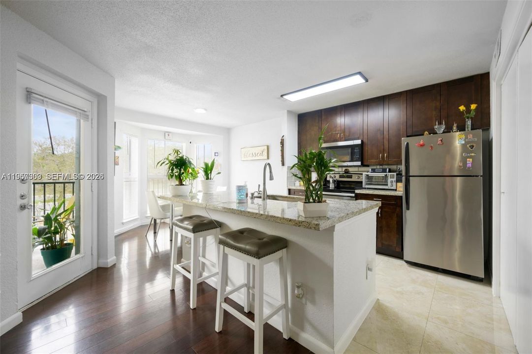 For Sale: $187,000 (1 beds, 1 baths, 950 Square Feet)