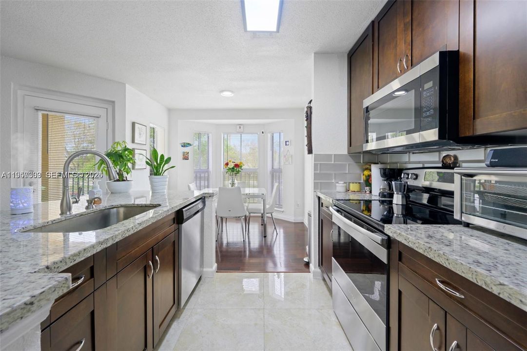 For Sale: $187,000 (1 beds, 1 baths, 950 Square Feet)