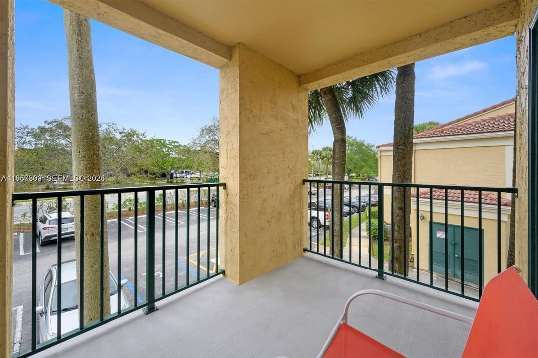 For Sale: $187,000 (1 beds, 1 baths, 950 Square Feet)