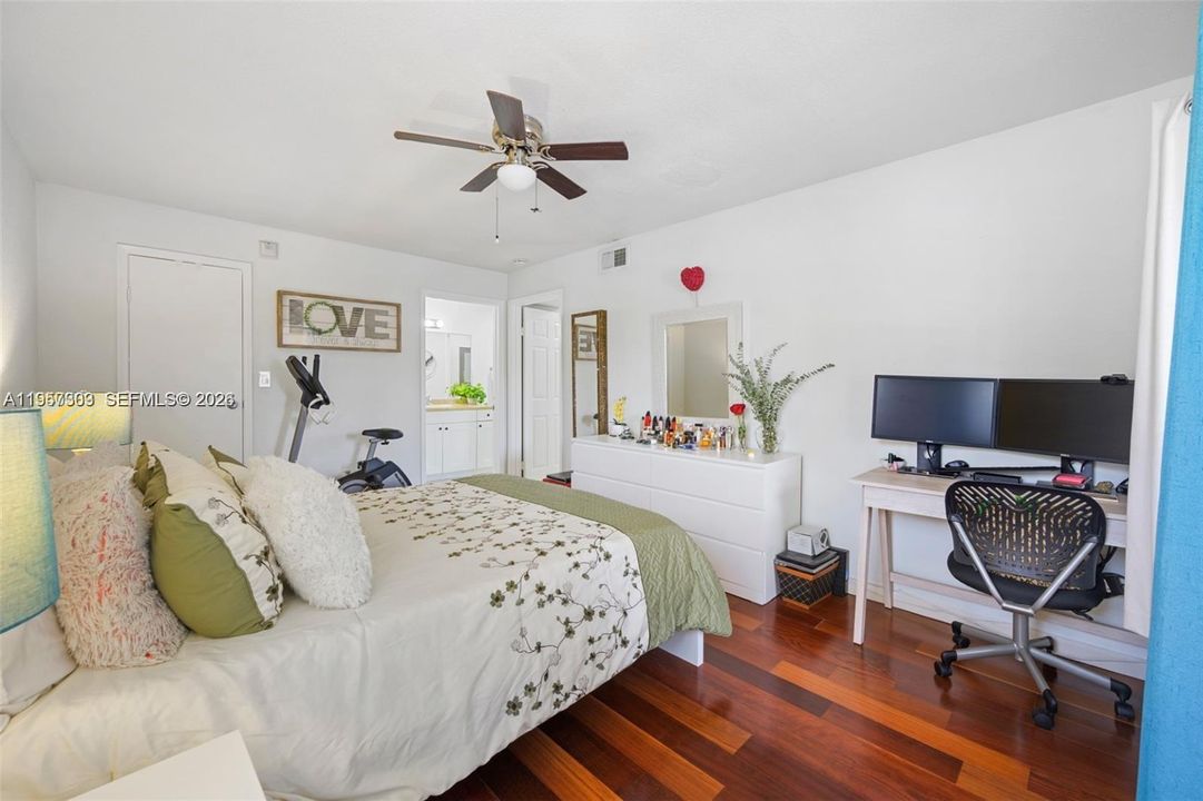 For Sale: $187,000 (1 beds, 1 baths, 950 Square Feet)