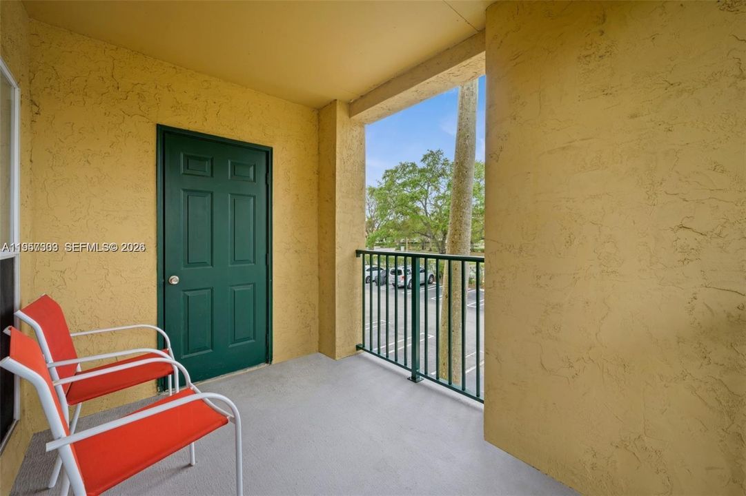 For Sale: $187,000 (1 beds, 1 baths, 950 Square Feet)