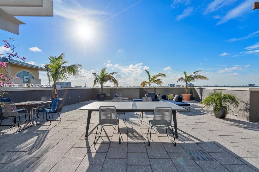 For Sale: $619,000 (2 beds, 2 baths, 1215 Square Feet)