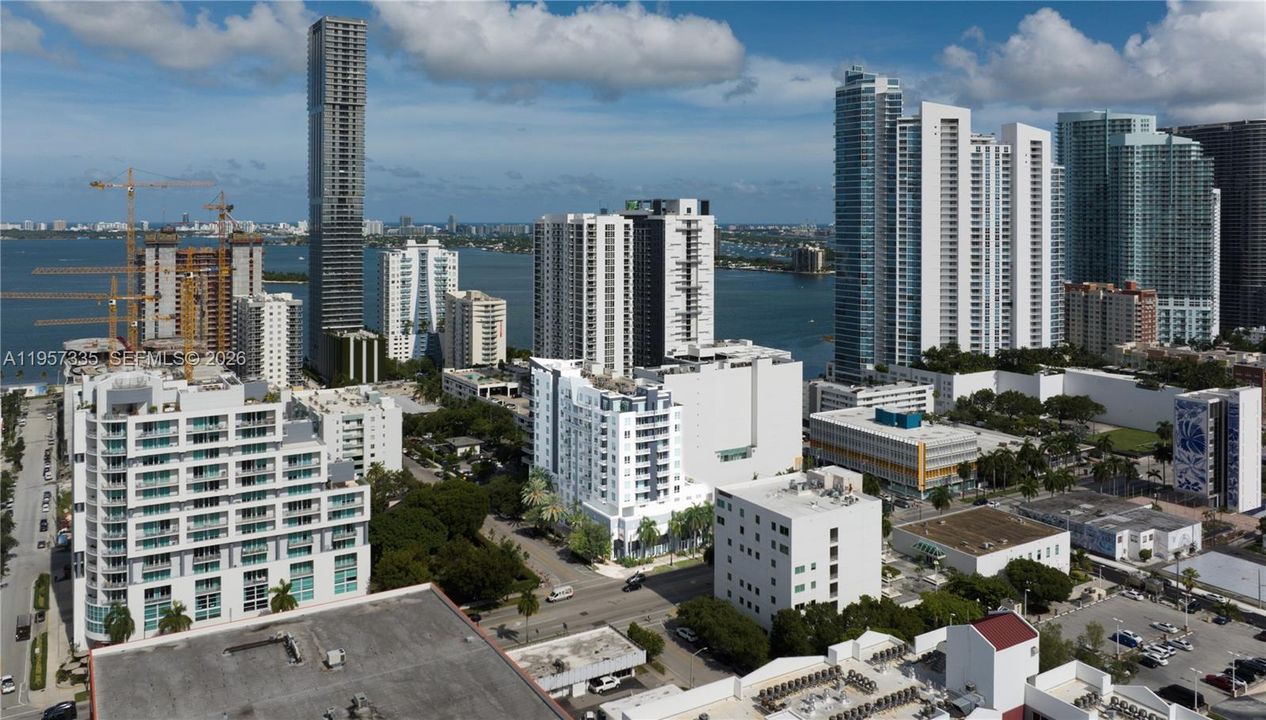 合同活跃: $315,000 (1 贝兹, 1 浴室, 775 平方英尺)
