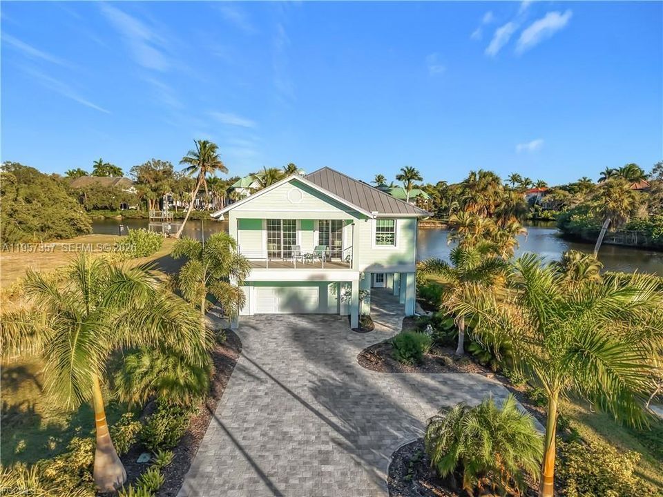 For Sale: $1,900,000 (3 beds, 2 baths, 2005 Square Feet)
