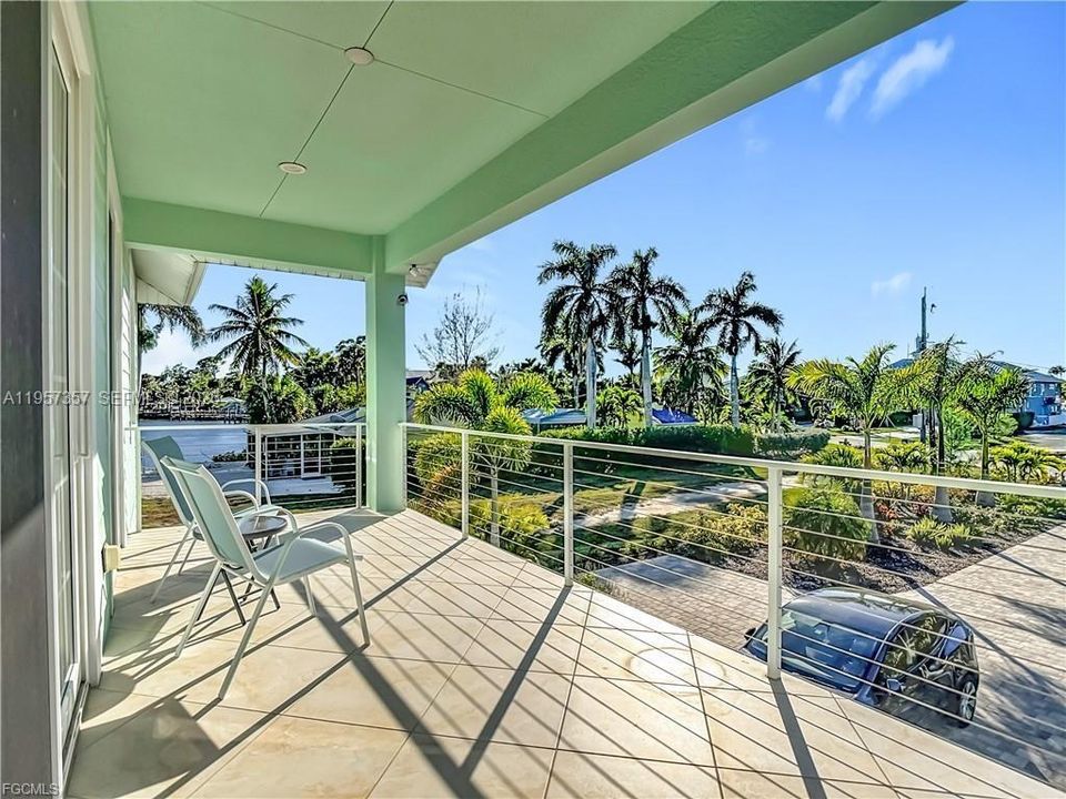 For Sale: $1,900,000 (3 beds, 2 baths, 2005 Square Feet)