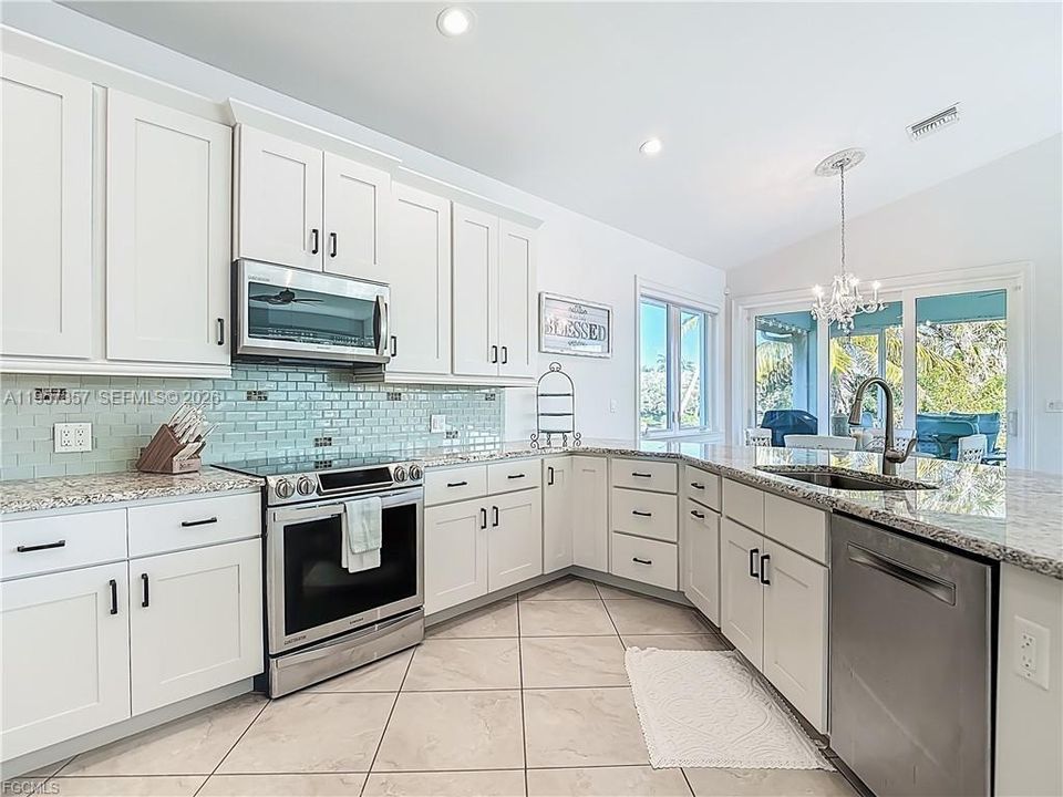 For Sale: $1,900,000 (3 beds, 2 baths, 2005 Square Feet)