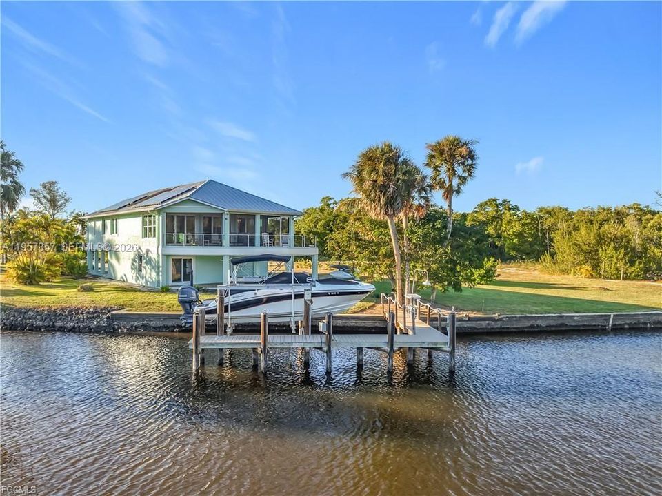 For Sale: $1,900,000 (3 beds, 2 baths, 2005 Square Feet)