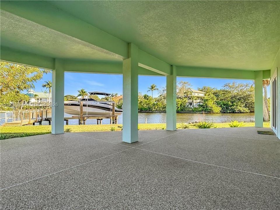 For Sale: $1,900,000 (3 beds, 2 baths, 2005 Square Feet)