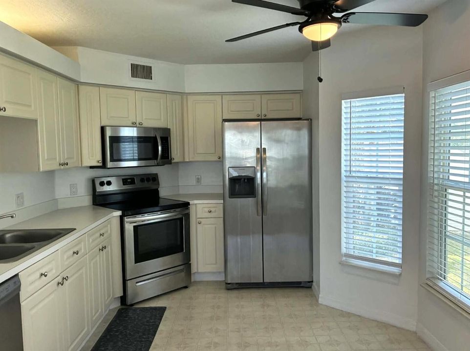 Eat-In Kitchen
