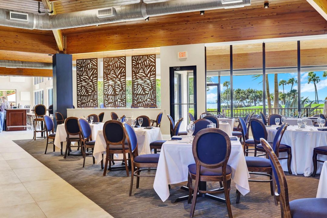 084_-_Restaurant_2