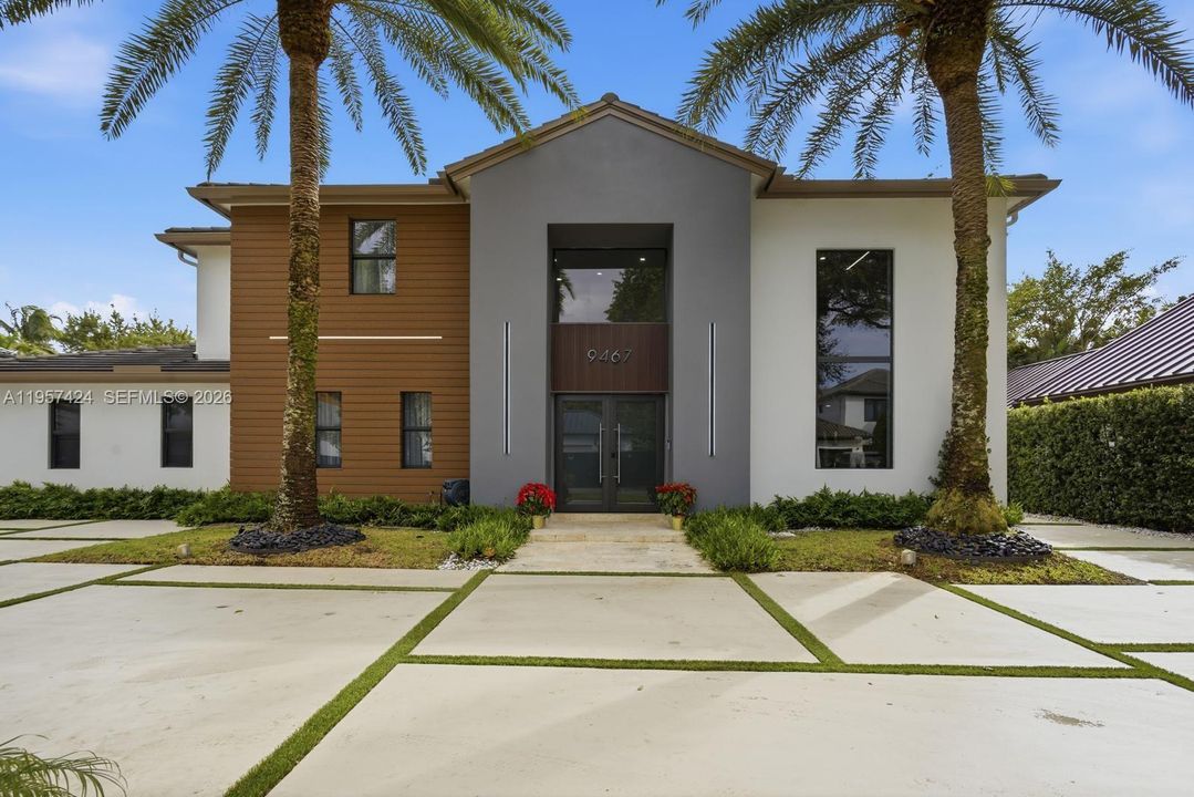 Vendido Recientemente: $2,900,000 (4 camas, 3 baños, 2913 Pies cuadrados)