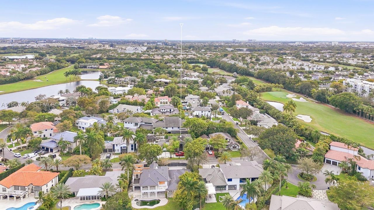 Vendido Recientemente: $2,900,000 (4 camas, 3 baños, 2913 Pies cuadrados)
