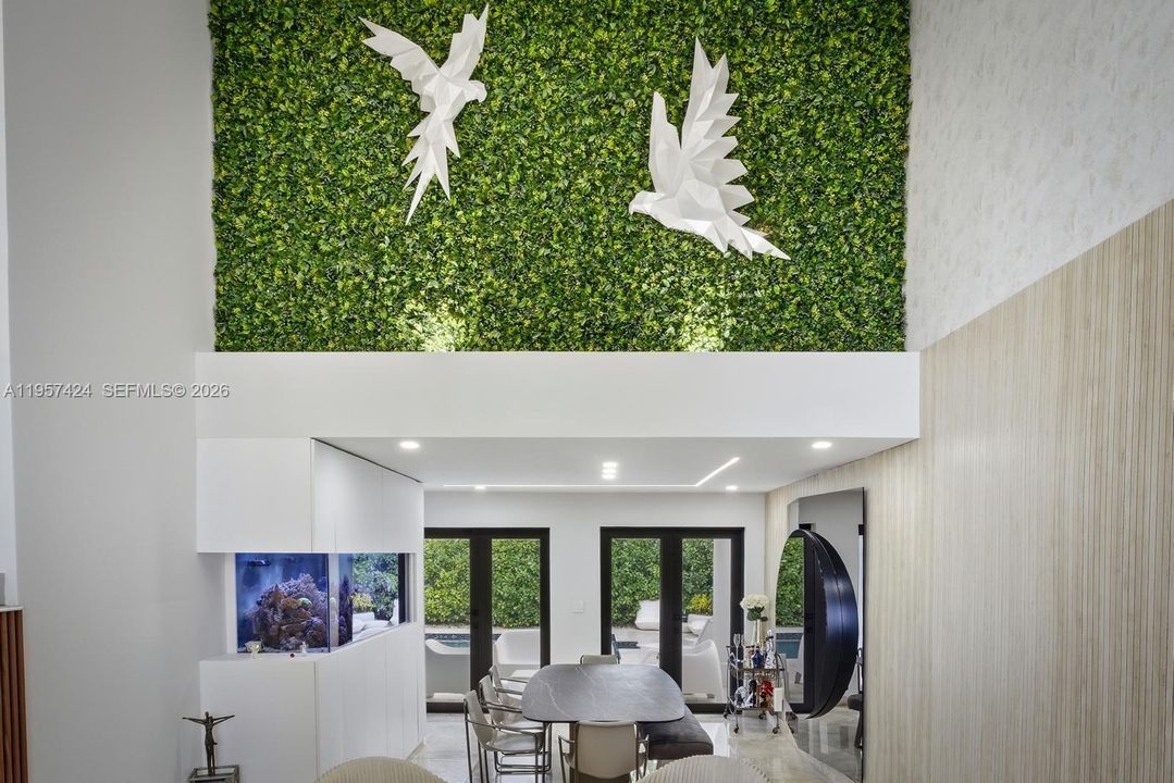 Vendido Recientemente: $2,900,000 (4 camas, 3 baños, 2913 Pies cuadrados)