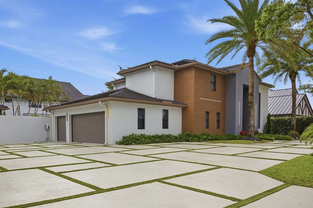 Vendido Recientemente: $2,900,000 (4 camas, 3 baños, 2913 Pies cuadrados)