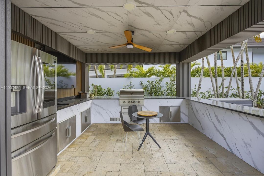 Vendido Recientemente: $2,900,000 (4 camas, 3 baños, 2913 Pies cuadrados)