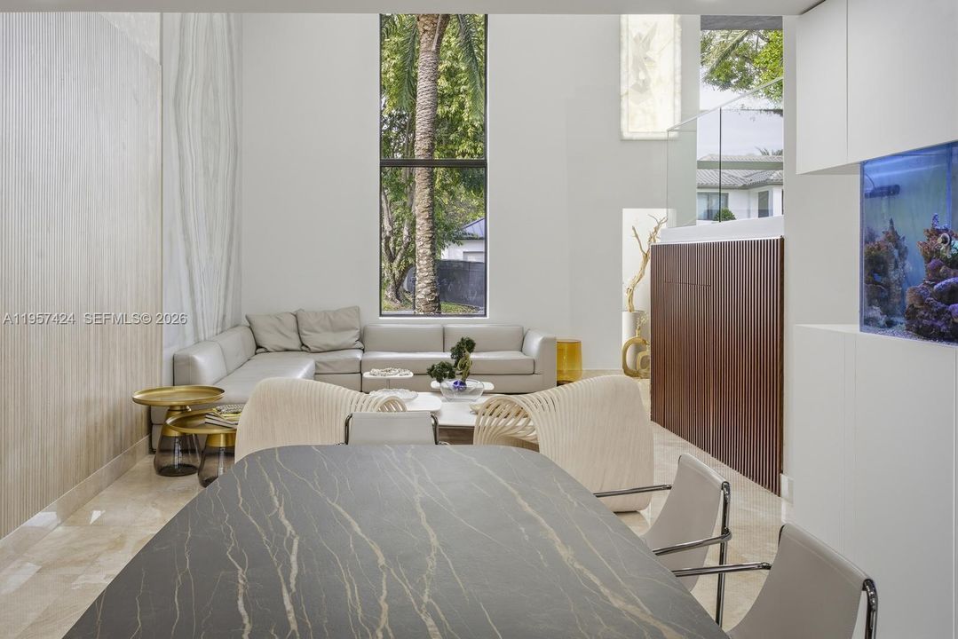 Vendido Recientemente: $2,900,000 (4 camas, 3 baños, 2913 Pies cuadrados)