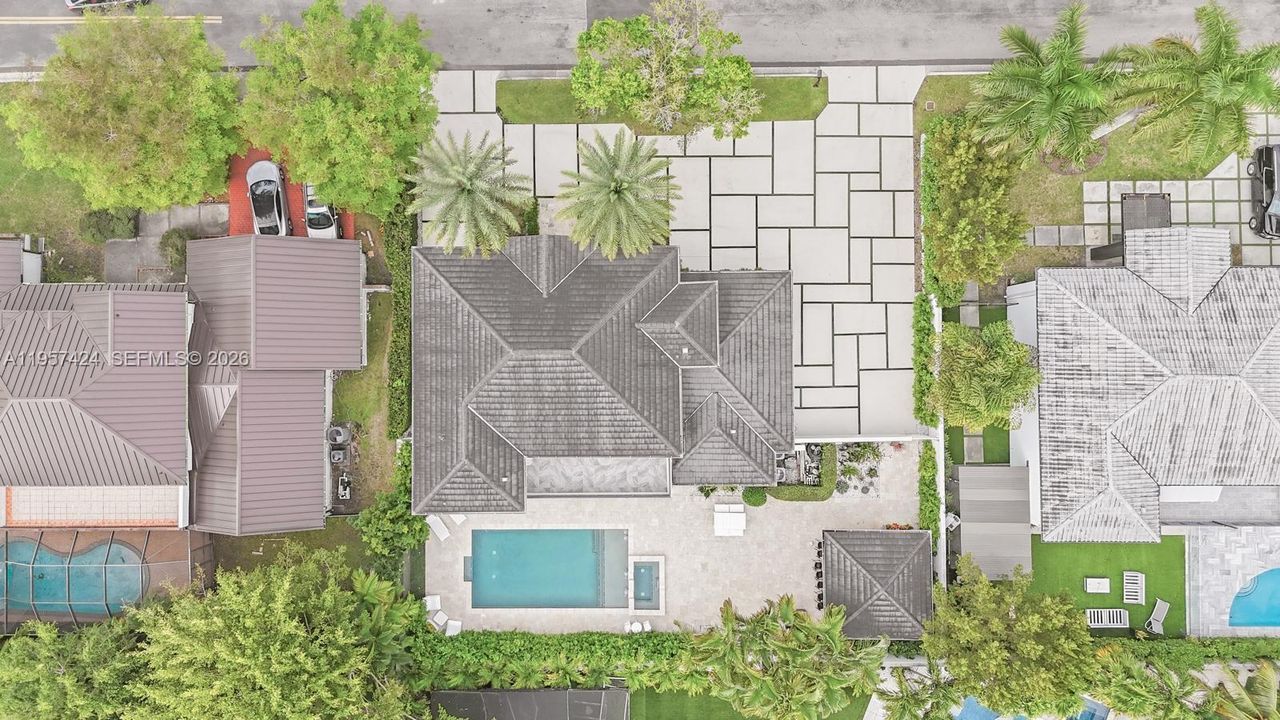 Vendido Recientemente: $2,900,000 (4 camas, 3 baños, 2913 Pies cuadrados)