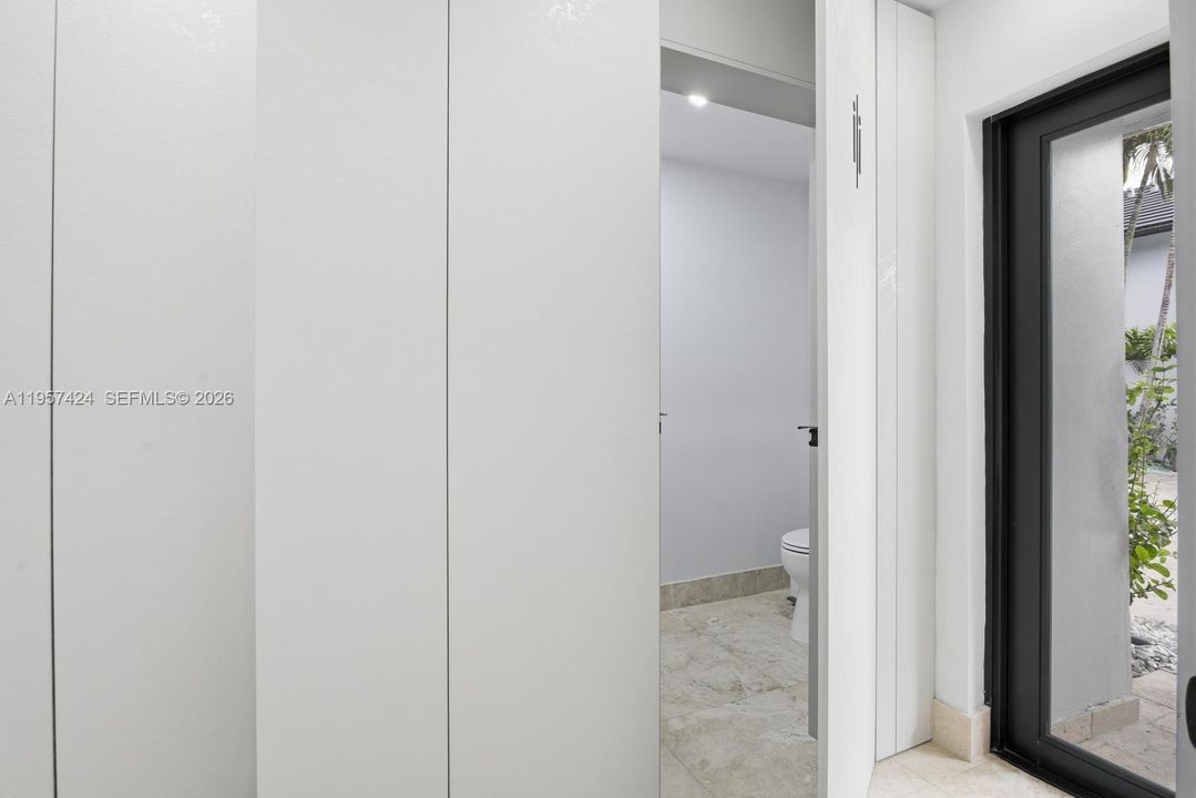 Vendido Recientemente: $2,900,000 (4 camas, 3 baños, 2913 Pies cuadrados)