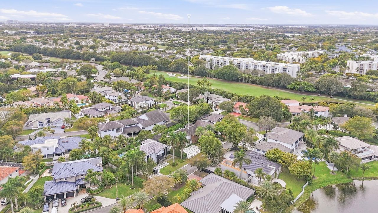 Vendido Recientemente: $2,900,000 (4 camas, 3 baños, 2913 Pies cuadrados)