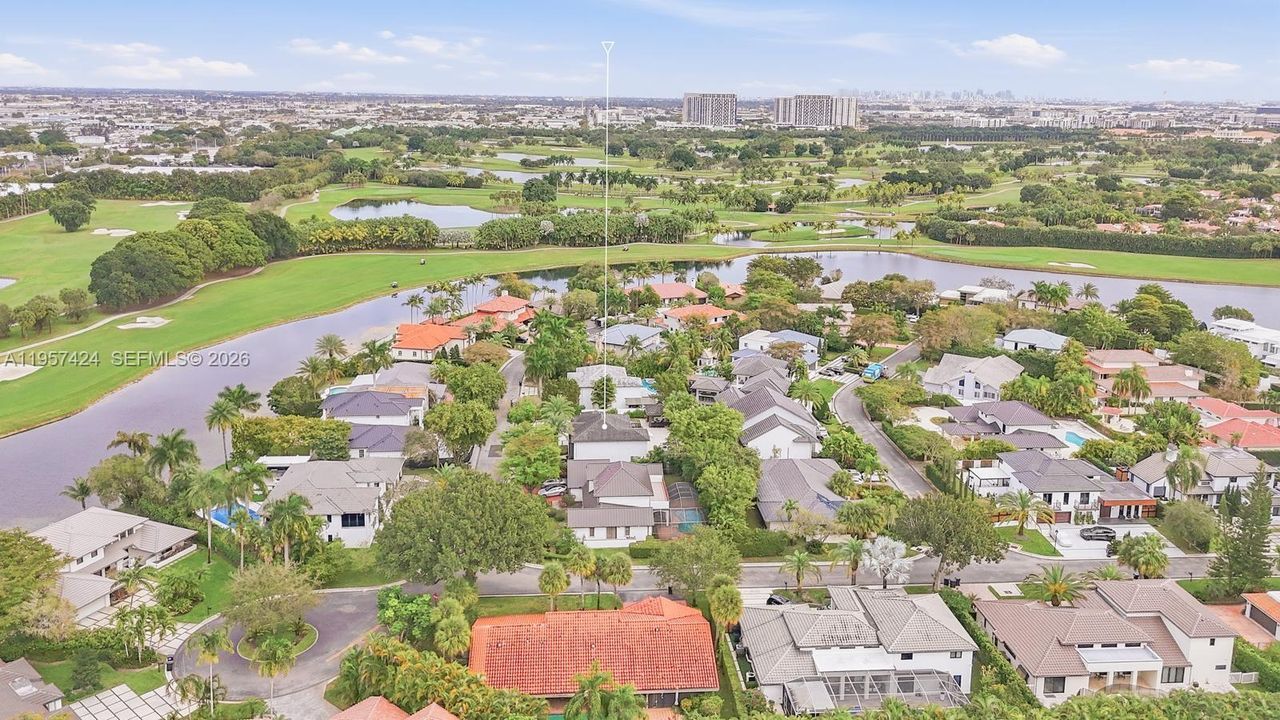 Vendido Recientemente: $2,900,000 (4 camas, 3 baños, 2913 Pies cuadrados)