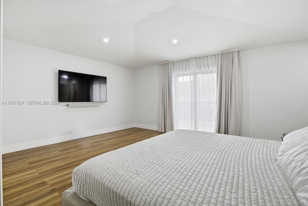 Vendido Recientemente: $2,900,000 (4 camas, 3 baños, 2913 Pies cuadrados)