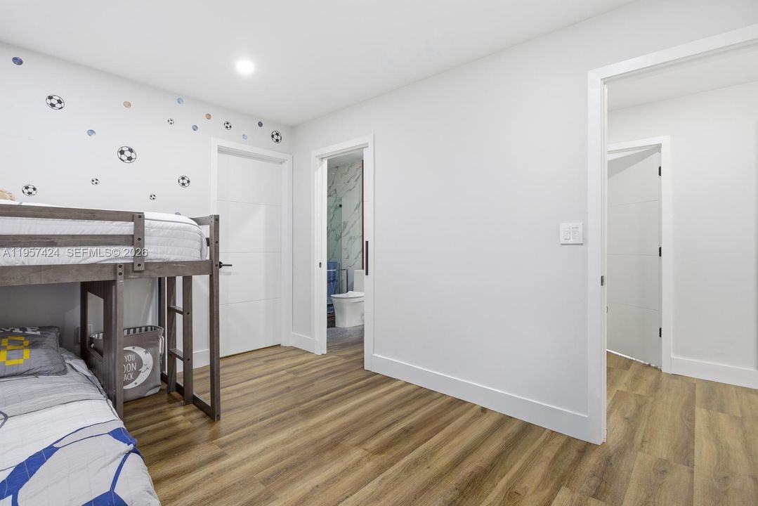 Vendido Recientemente: $2,900,000 (4 camas, 3 baños, 2913 Pies cuadrados)