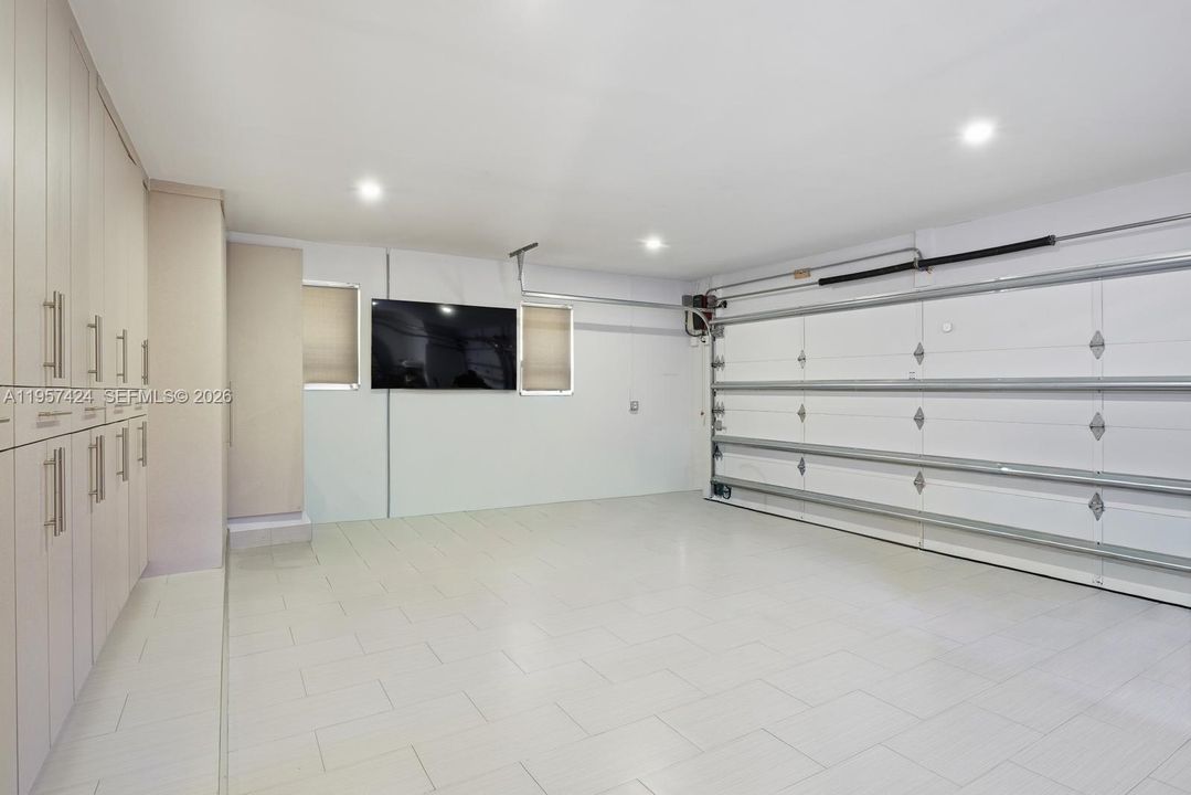 Vendido Recientemente: $2,900,000 (4 camas, 3 baños, 2913 Pies cuadrados)