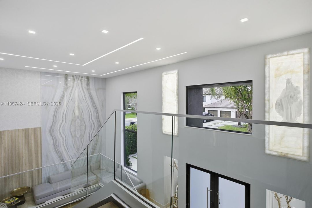 Vendido Recientemente: $2,900,000 (4 camas, 3 baños, 2913 Pies cuadrados)