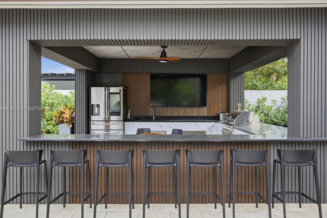 Vendido Recientemente: $2,900,000 (4 camas, 3 baños, 2913 Pies cuadrados)
