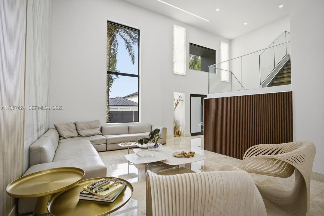 Vendido Recientemente: $2,900,000 (4 camas, 3 baños, 2913 Pies cuadrados)