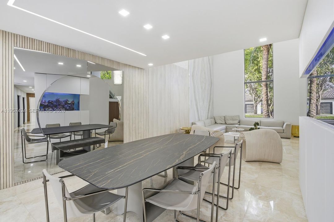 Vendido Recientemente: $2,900,000 (4 camas, 3 baños, 2913 Pies cuadrados)