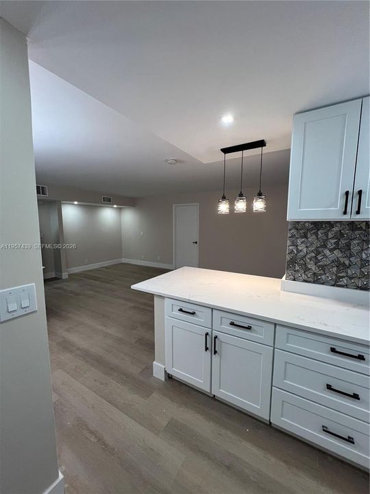 For Sale: $399,000 (2 beds, 2 baths, 988 Square Feet)