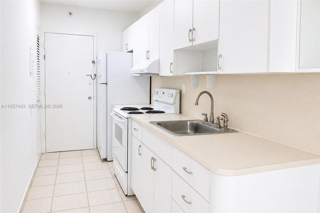For Sale: $325,000 (1 beds, 1 baths, 545 Square Feet)