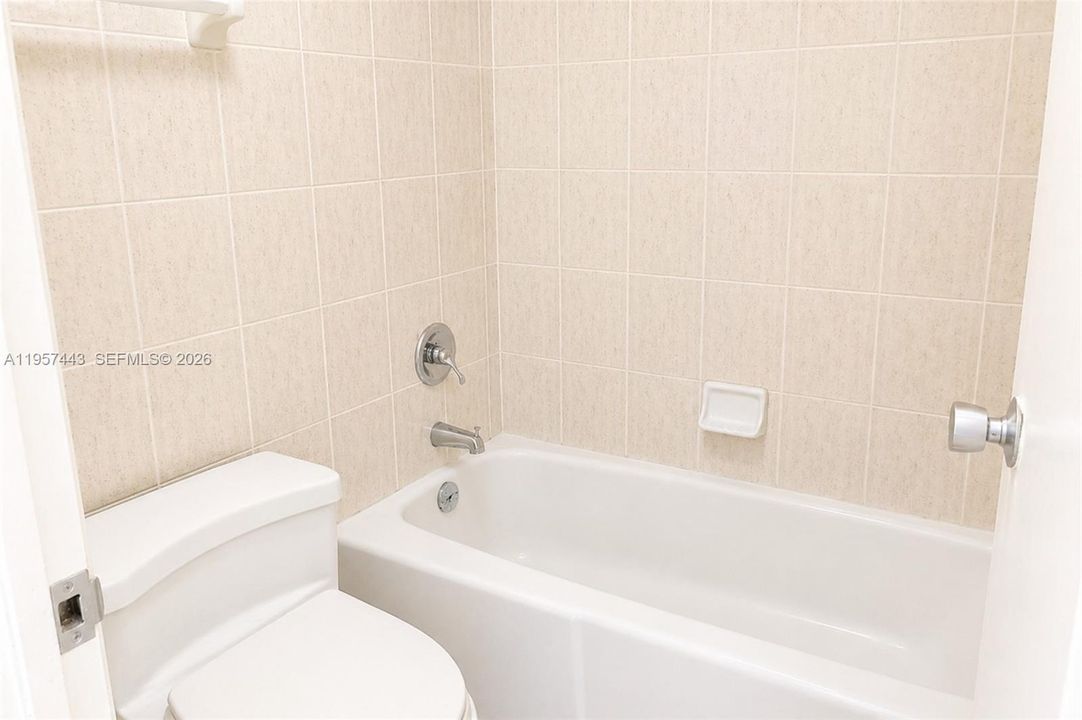 For Sale: $325,000 (1 beds, 1 baths, 545 Square Feet)