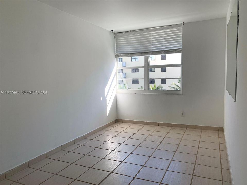 For Sale: $325,000 (1 beds, 1 baths, 545 Square Feet)