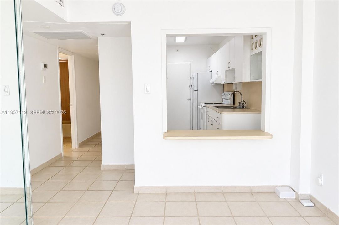 For Sale: $325,000 (1 beds, 1 baths, 545 Square Feet)