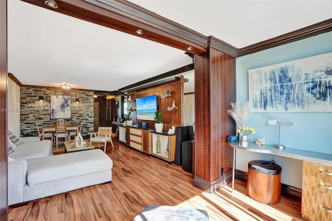 На продажу: $164,000 (1 спален, 1 ванн, 730 Квадратных фут)