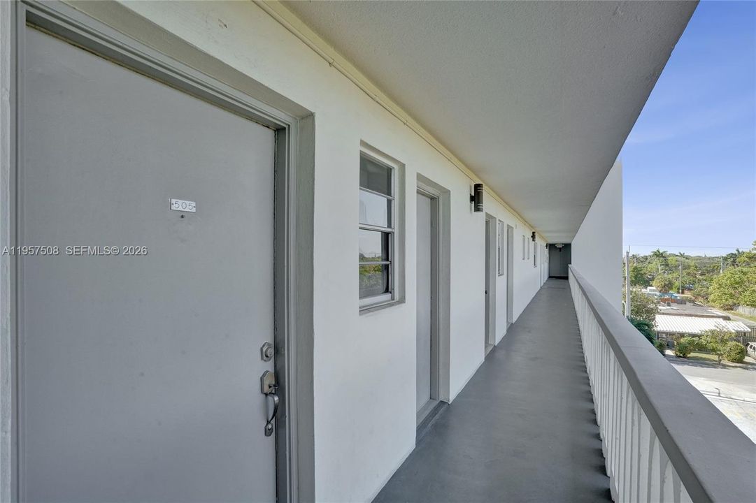 На продажу: $164,000 (1 спален, 1 ванн, 730 Квадратных фут)