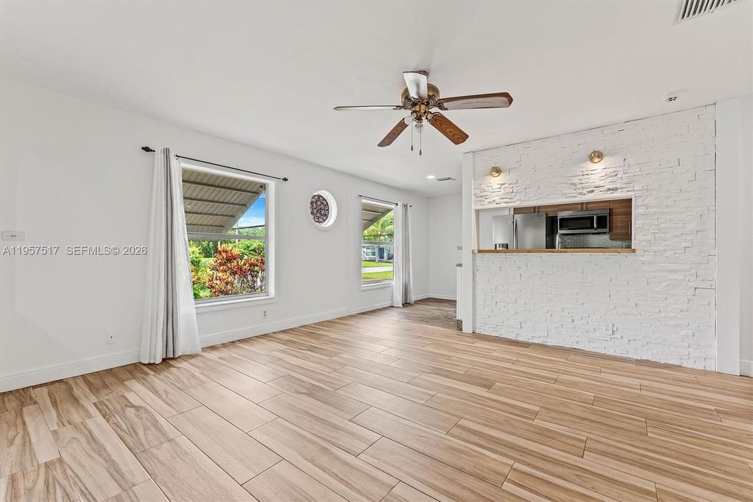 En Venta: $395,000 (3 camas, 2 baños, 914 Pies cuadrados)